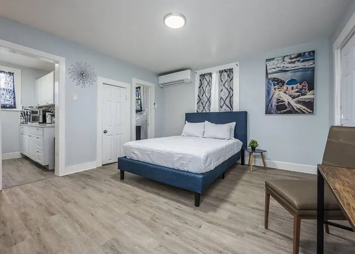 Unit 18 Bright Minutes To Beaches Holiday home Pensacola